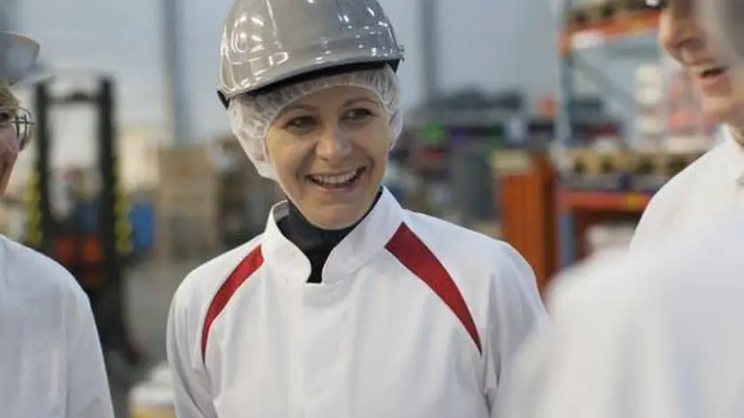 Jak wybrać odzież roboczą odpowiednią dla pracowników przemysłu spożywczego