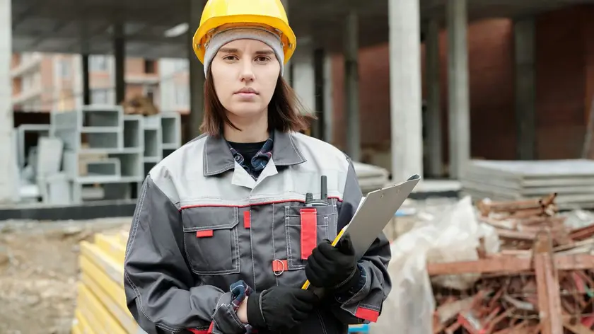 Kobieta na budowie